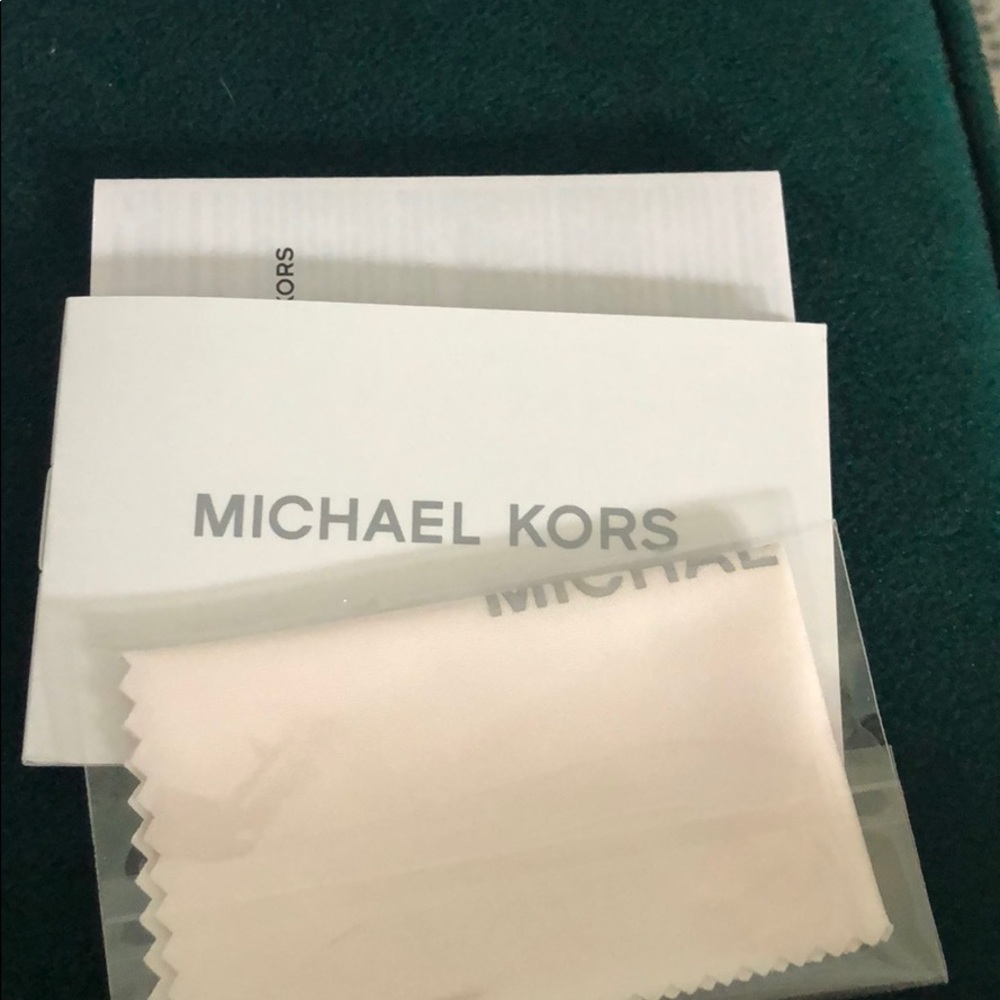 Michael Kors Sunglasses Retro with white case - Picture 5 of 6